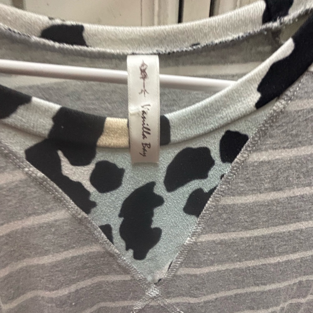 Vanilla Bay Gray and Black Patterned Blouse